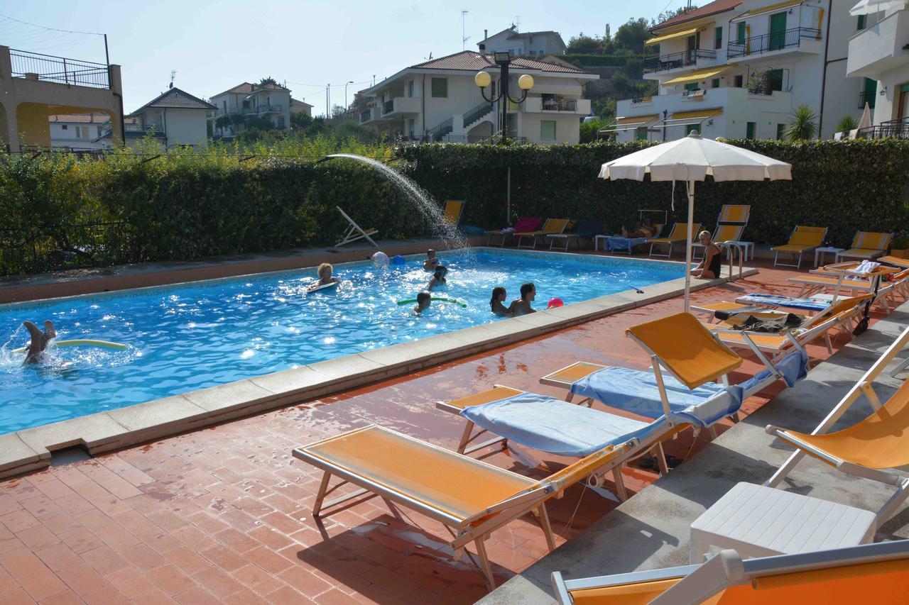 Residence Mare Verde Pietra Ligure Exterior foto