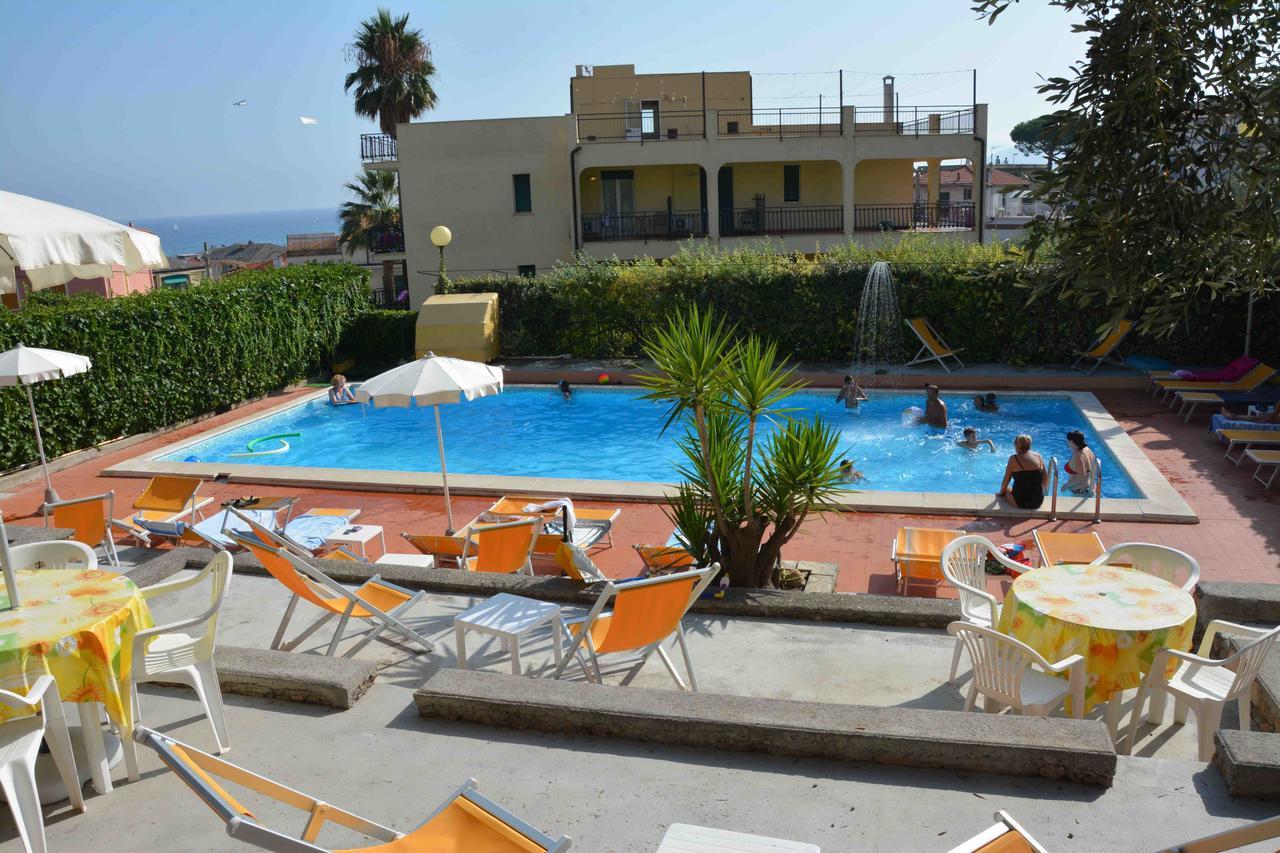 Residence Mare Verde Pietra Ligure Exterior foto