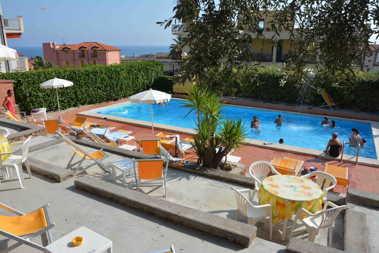 Residence Mare Verde Pietra Ligure Exterior foto