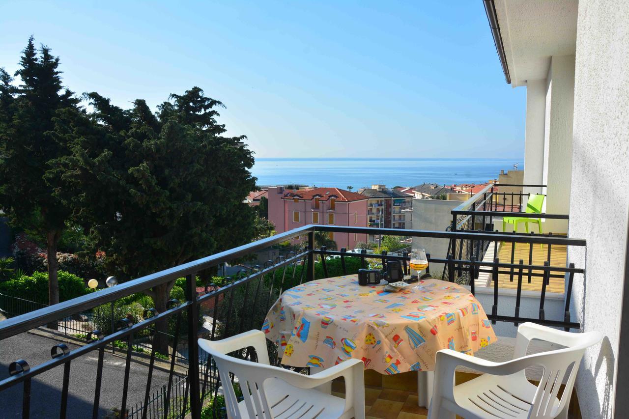Residence Mare Verde Pietra Ligure Exterior foto